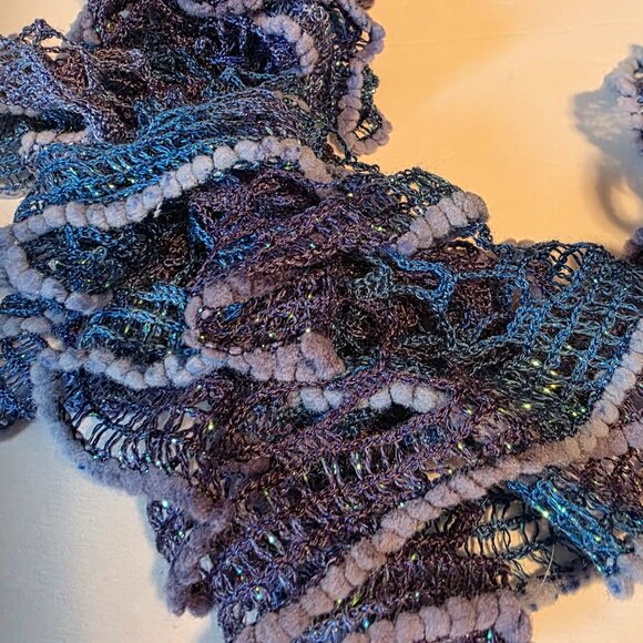 Set/3 Ruffle Scarves - Picture 5 of 6